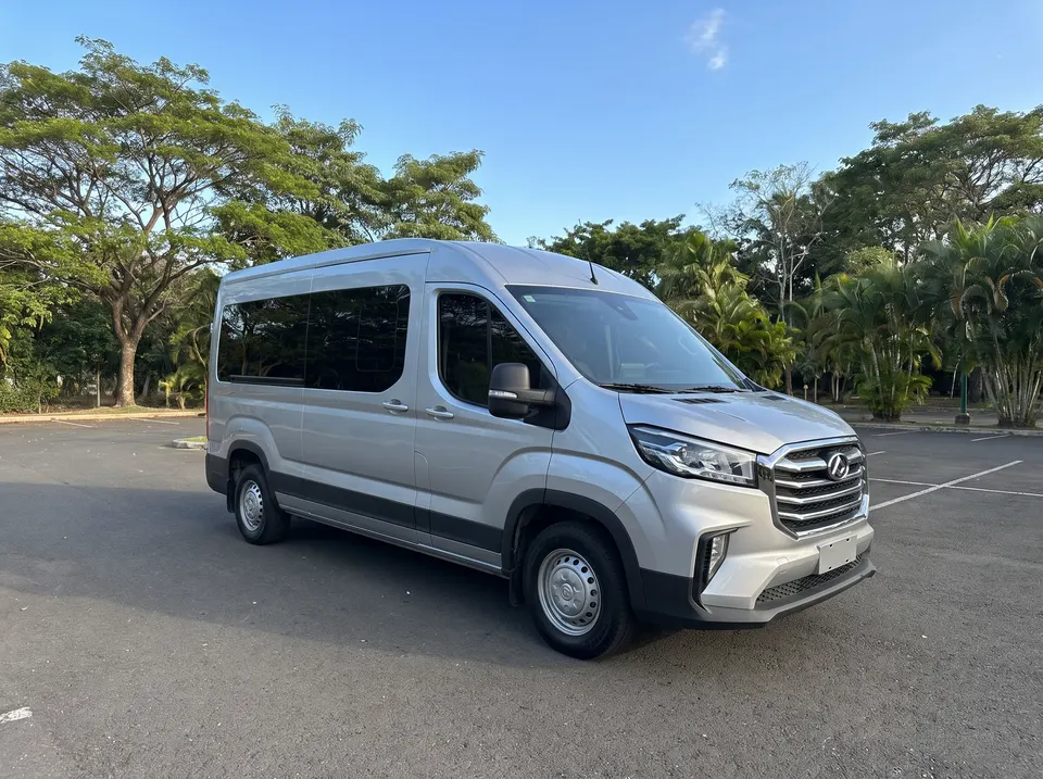 Silver Maxus Deliver 9 in Guanacaste